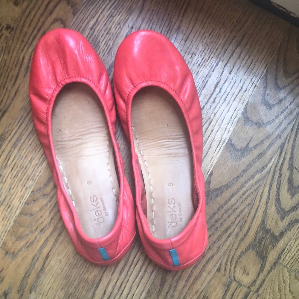 Poppy Tieks